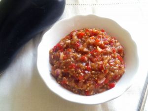 690x517_000665-salata-de-vinete-cu-ardei-capia-copt